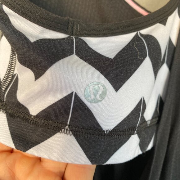 Lululemon No Limits Tank | Black & White Chevron Flowy Racerback Built-In Bra - Picture 5 of 5